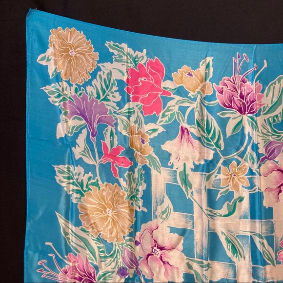 Oscar de la renta floral on lattice printed silk square scarf - Picture 2 of 10